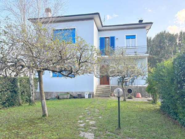 casa indipendente in vendita a Lucca in zona Maggiano