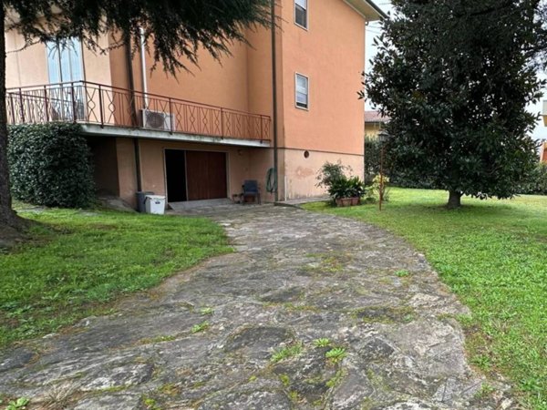 casa indipendente in vendita a Lucca in zona zona Arancio