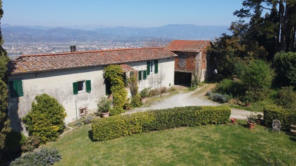 casa indipendente in vendita a Lucca in zona Centro Città
