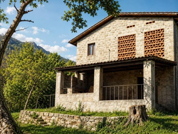 casa indipendente in vendita a Lucca in zona Ponte a Moriano