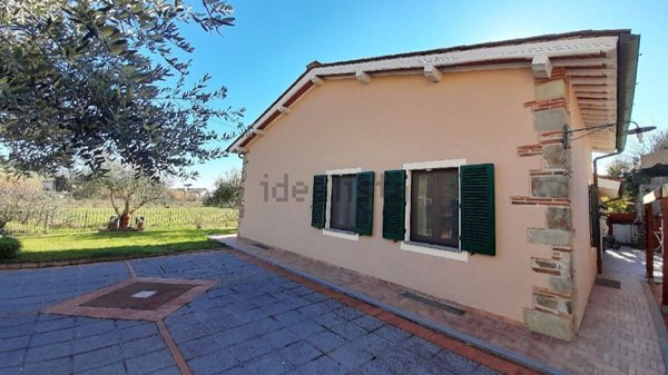 casa indipendente in vendita a Lucca in zona Mutigliano