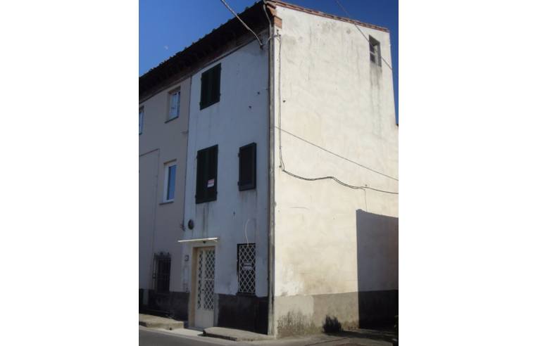 casa indipendente in vendita a Lucca in zona zona SS. Annunziata