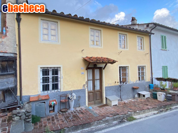 casa indipendente in vendita a Lucca in zona San Macario in Piano
