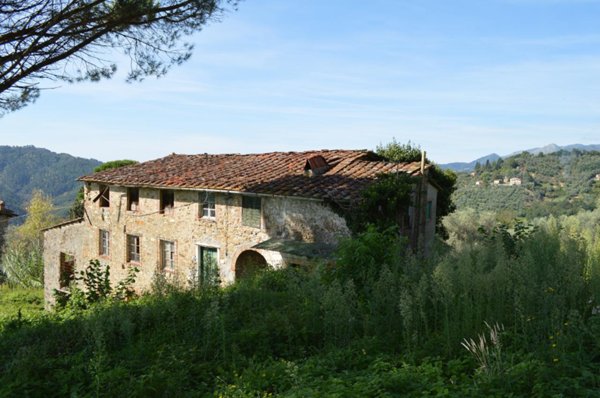 casale in vendita a Lucca in zona Mutigliano