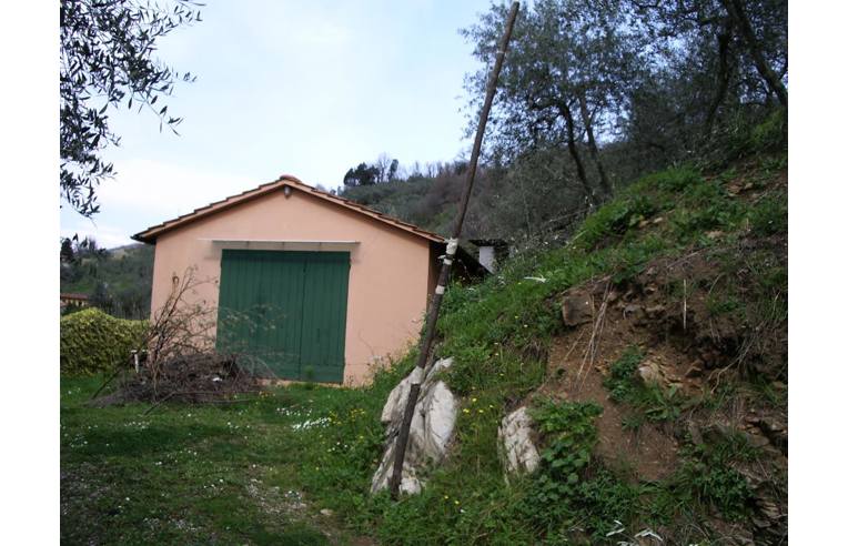 casa indipendente in vendita a Lucca in zona Piazzano