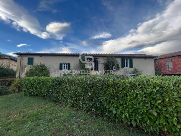 casa indipendente in vendita a Lucca in zona Cerasomma