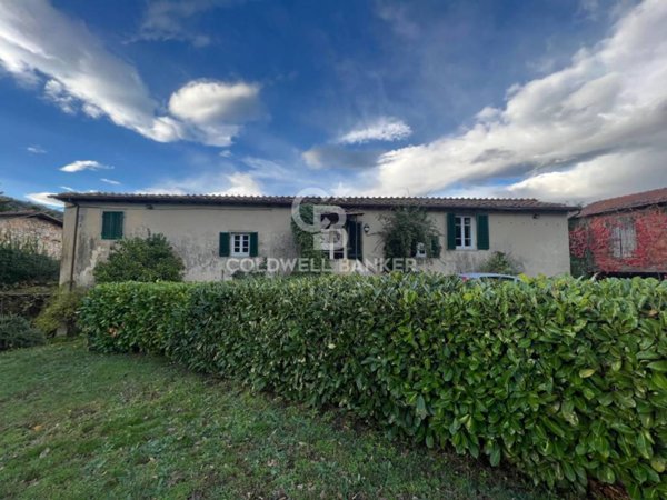 casa indipendente in vendita a Lucca in zona Vicopelago