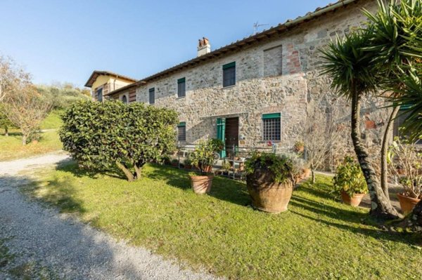 casa indipendente in vendita a Lucca in zona Monte San Quirico