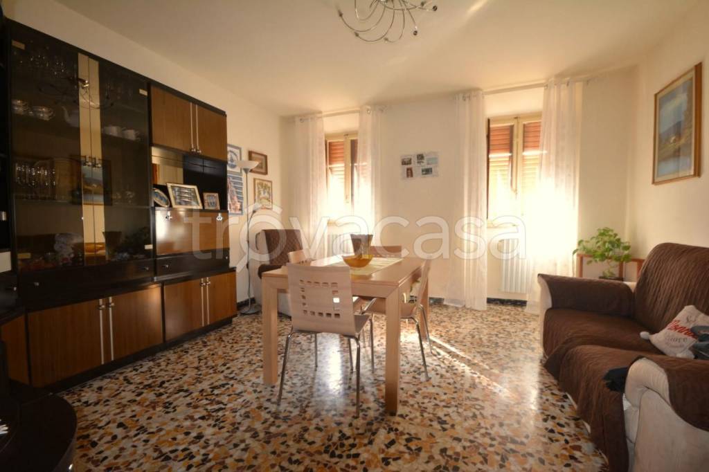 casa indipendente in vendita a Lucca in zona Meati