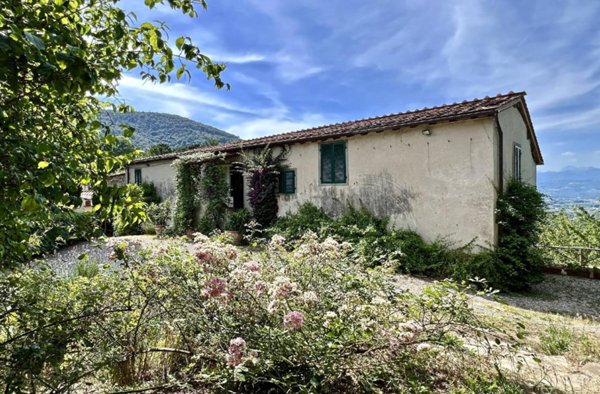 casa indipendente in vendita a Lucca in zona Santa Maria del Giudice