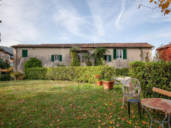 casa indipendente in vendita a Lucca in zona Fagnano