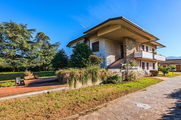 casa indipendente in vendita a Lucca in zona zona Antraccoli