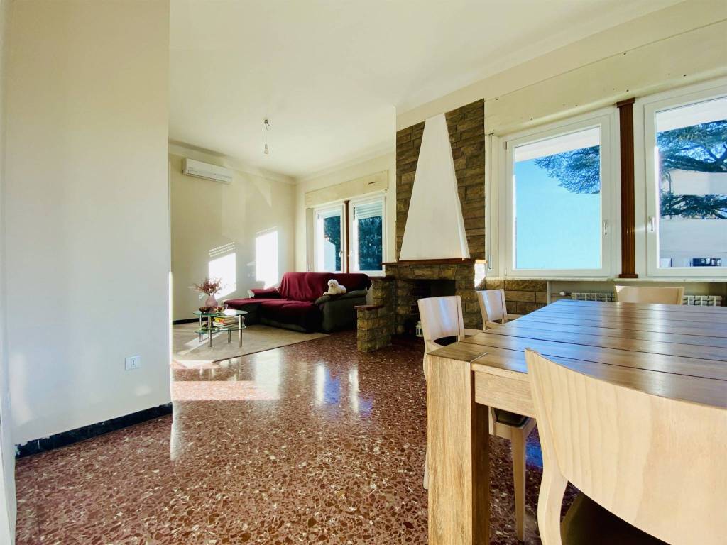 casa indipendente in vendita a Lucca in zona zona Arancio