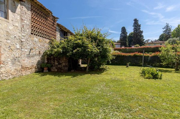 casa indipendente in vendita a Lucca in zona Cerasomma