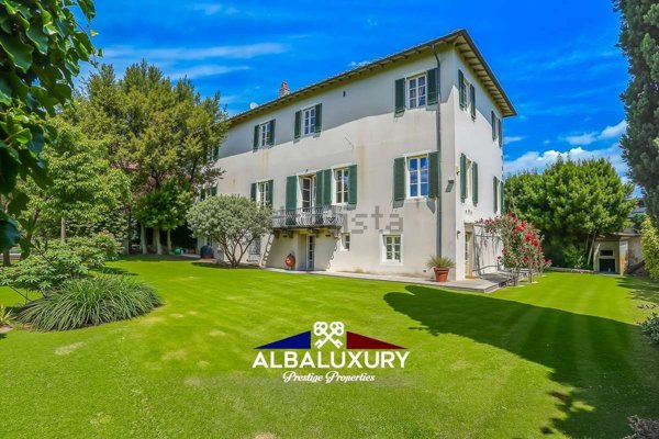 casa indipendente in vendita a Lucca in zona Centro Città