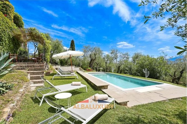 casa indipendente in vendita a Lucca in zona San Quirico di Moriano