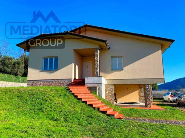 casa indipendente in vendita a Lucca in zona Balbano