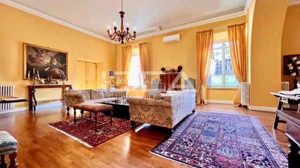 casa indipendente in vendita a Lucca in zona Centro Città