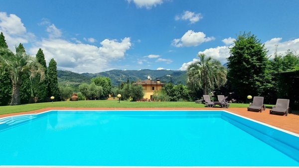 casa indipendente in vendita a Lucca in zona Centro Città
