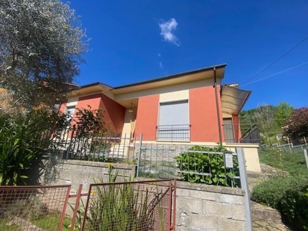casa indipendente in vendita a Lucca in zona Balbano