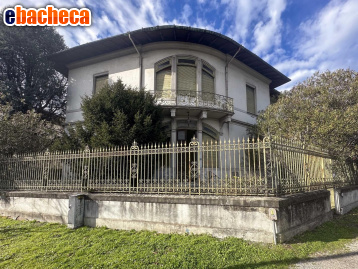 casa indipendente in vendita a Lucca in zona Sant'Anna