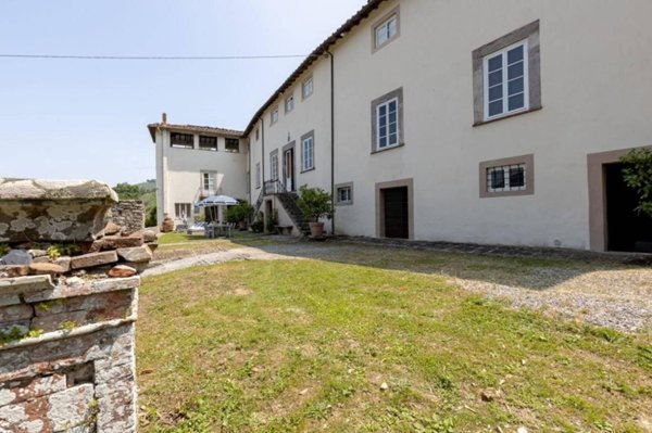 casa indipendente in vendita a Lucca in zona Cerasomma