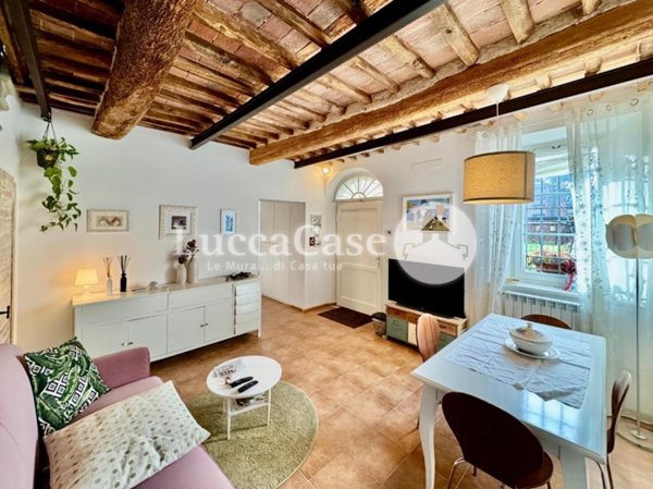 casa indipendente in vendita a Lucca