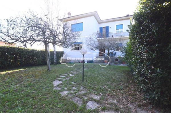 casa indipendente in vendita a Lucca in zona Centro Città