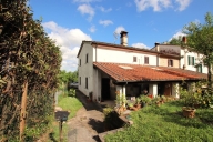 casa indipendente in vendita a Lucca in zona Arliano