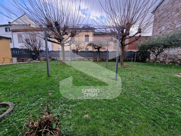 casa indipendente in vendita a Lucca in zona zona Mugnano
