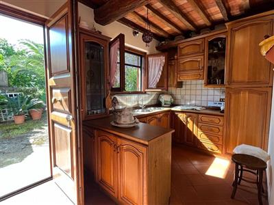 casa indipendente in vendita a Lucca