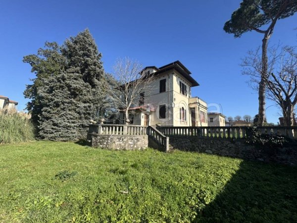 casa indipendente in vendita a Lucca in zona zona San Vito