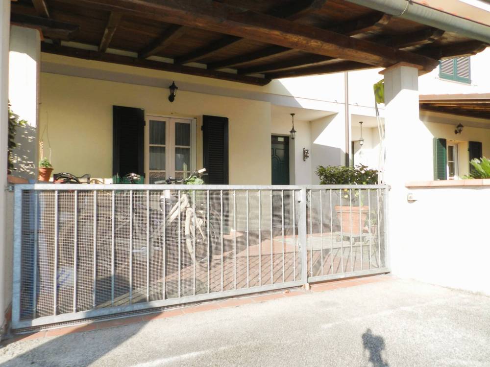 casa indipendente in vendita a Lucca in zona zona Mugnano