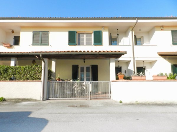 casa indipendente in vendita a Lucca in zona Centro Città