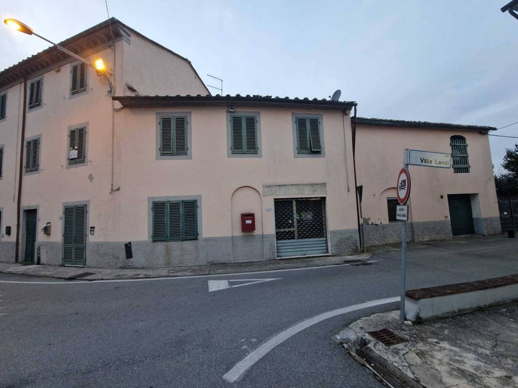 casa indipendente in vendita a Lucca in zona San Pietro a Vico