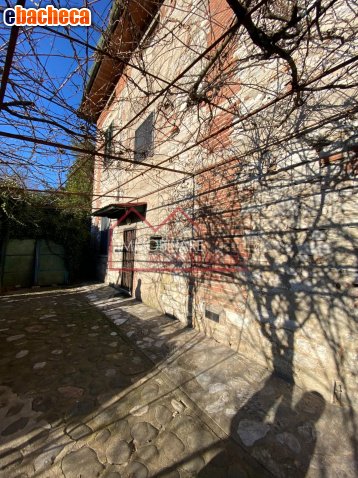 casa indipendente in vendita a Lucca in zona Cappella