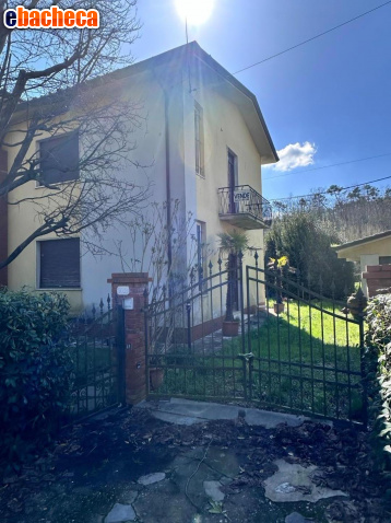 casa indipendente in vendita a Lucca in zona Cappella