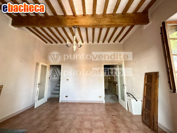 casa indipendente in vendita a Lucca in zona Centro Città
