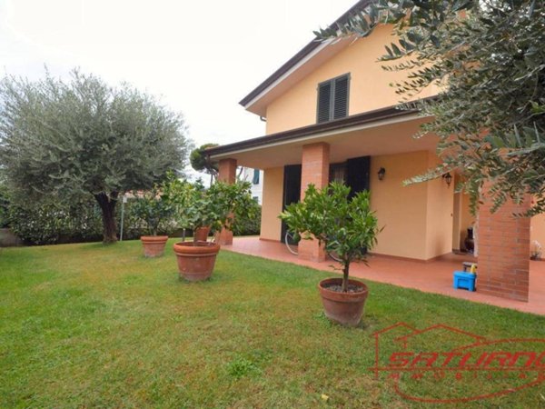casa indipendente in vendita a Lucca in zona San Pietro a Vico