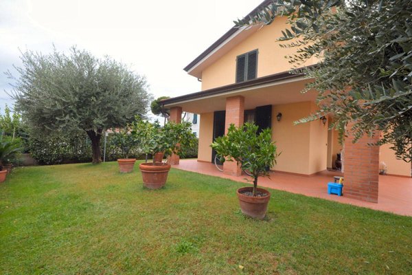 casa indipendente in vendita a Lucca in zona San Pietro a Vico