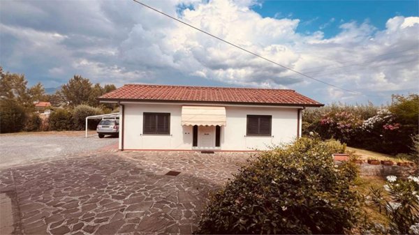 casa indipendente in vendita a Lucca in zona San Pietro a Vico