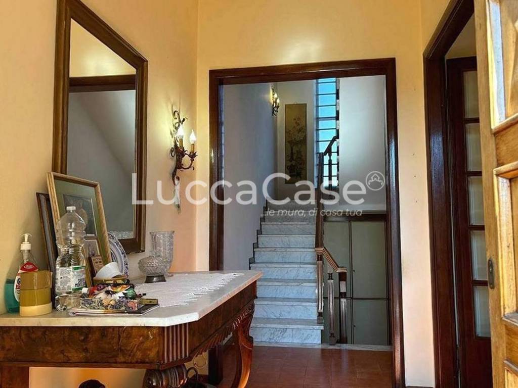 casa indipendente in vendita a Lucca in zona Picciorana