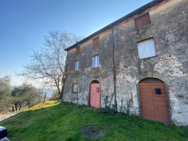 casa indipendente in vendita a Lucca