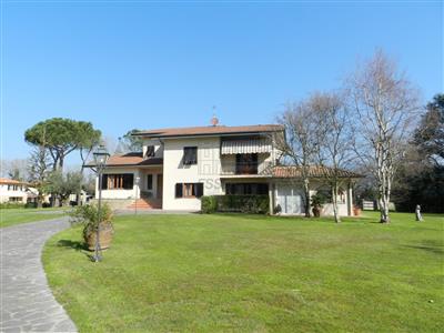 casa indipendente in vendita a Lucca