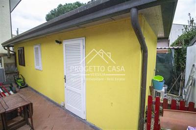 casa indipendente in vendita a Lucca