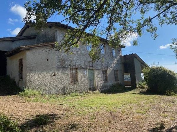 casale in vendita a Lucca in zona Maggiano