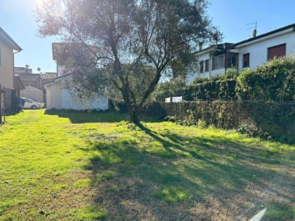 casa indipendente in vendita a Lucca in zona zona San Marco