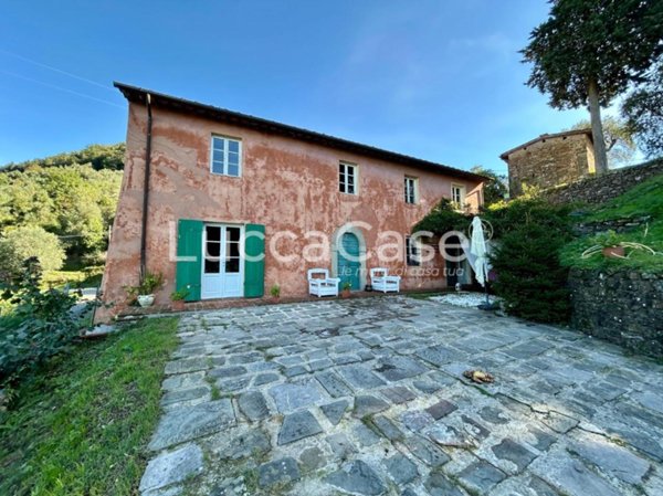 casa indipendente in vendita a Lucca in zona Torre