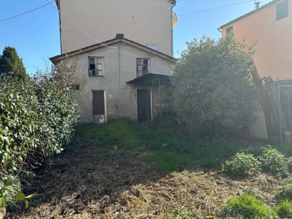 casa indipendente in vendita a Lucca in zona Nave