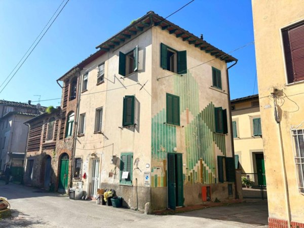 casa indipendente in vendita a Lucca in zona Nave